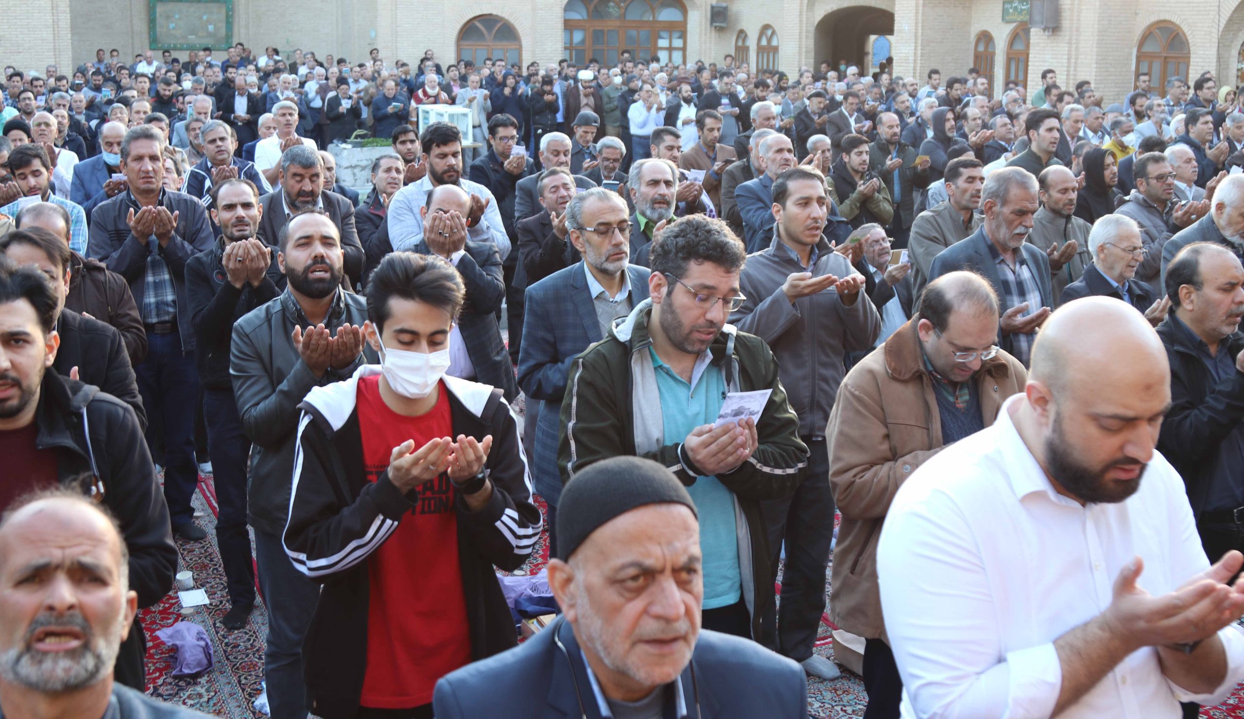 نماز عید سعید فطر به امامت آیت الله کلباسی اشتری