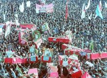 ۲۵ آبان روزی که اصفهان به رنگ لاله‌ها درآمد